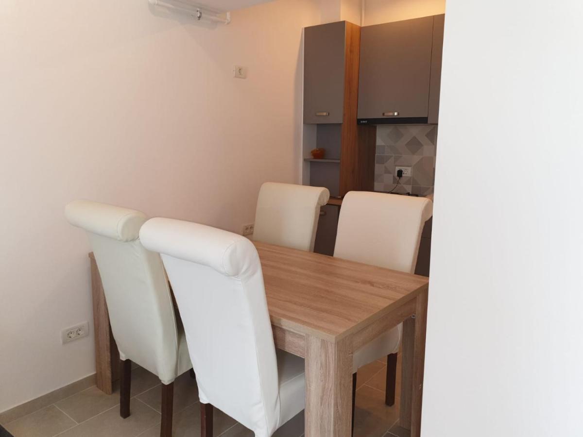 Lake Tower Apartments Мамая Екстериор снимка